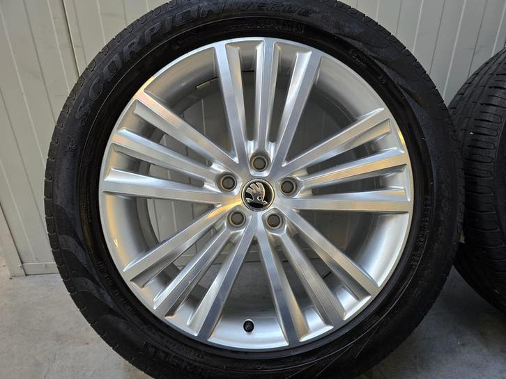 Demo 19 inch zomerbanden Skoda Kodiaq Tiguan Q3 Tarraco, Autos : Pièces & Accessoires, Pneus & Jantes, Envoi