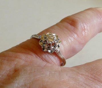Ring - 18 karaat Witgoud - 0.11ct. tw. Saffier - witte, Nieuw