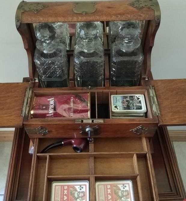 Drankkast - Eik - Eikenhouten buffetkast voor karafjes, Antiek en Kunst, Antiek | Overige Antiek