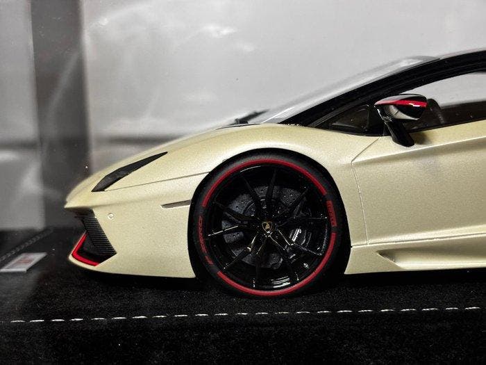 MR Collection Models 1:18 - Model sportwagen - Lamborghini, Hobby & Loisirs créatifs, Voitures miniatures | 1:5 à 1:12