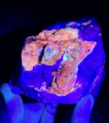348 gram rijk fluorescerend blauw Afghanietmonsterspecimen