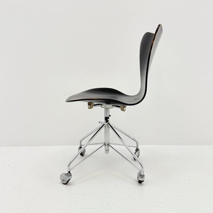 Fritz Hansen - Arne Jacobsen - Stoel - Model 3117 - Metaal,, Antiquités & Art, Antiquités | Meubles | Chaises & Canapés