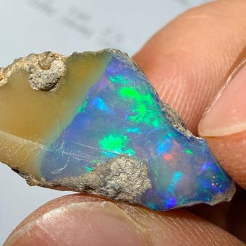 Natuurlijke opaal ruwe steen. Sieradenkwaliteit Ethiopische