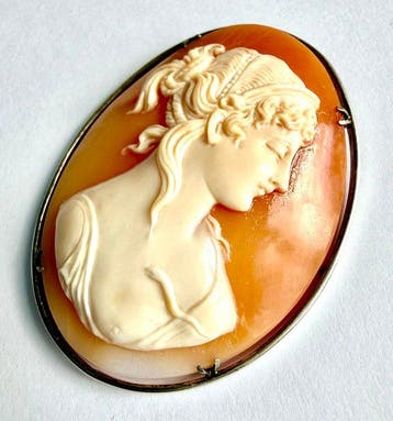 Cameo Cleopatra met de asp, Art Deco handgesneden camee van