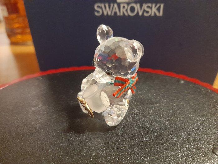 Swarovski - Beeldje - Kris Bear - With honey pot - 213068 -, Antiquités & Art, Curiosités & Brocante