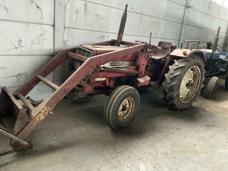 Online veiling - 1987 International 453 Oldtimer tractor, Articles professionnels, Agriculture | Tracteurs, Enlèvement