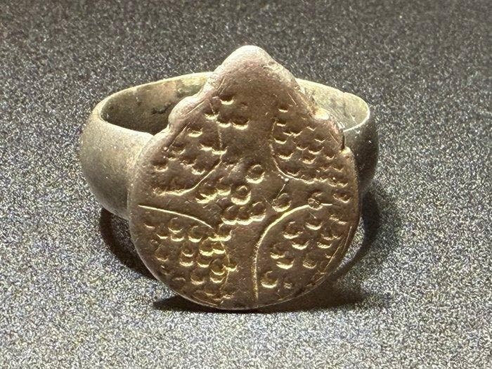 Médiéval, époque des Croisés Argent Excellente bague avec, Antiek en Kunst, Antiek | Overige Antiek