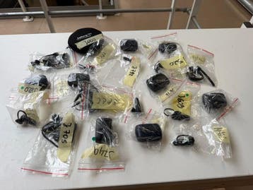 Veiling - Mixpartij 20 stuks Jabra - o.a. oortjes en headset, Articles professionnels, Stock & Retail | Stocks