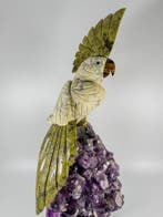 Handgesneden vogel op amethistcluster Kristal - Hoogte: 37