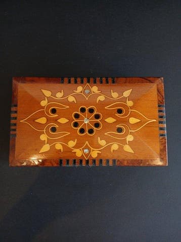 Boîte - Bois de thuya - Pas de prix de réserve !