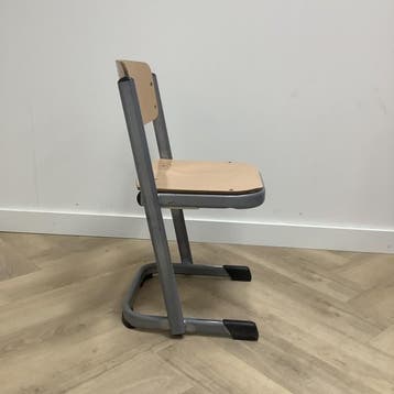 Project schoolstoel (rode stip) zithoogte 39 cm, Huis en Inrichting, Gebruikt, Grijs, Hout, Eén