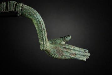 Etruskisch Ketelgrepen in de vorm van handen met een Spaanse, Collections