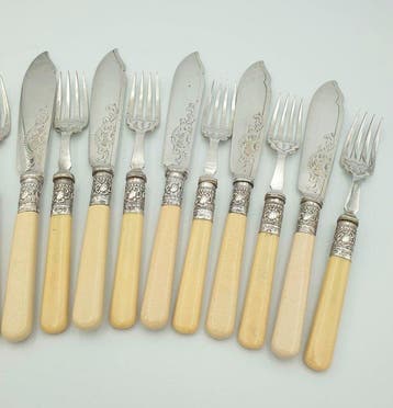Jonathan Yates - Visbestekset (12) - Verzilverd - Zilver ca., Antiek en Kunst