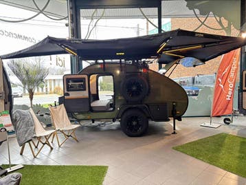Caravane Hero Camper Armstrong (2026), Caravanes & Camping, Grand lit, 4 à 5 mètres, 750 - 1000 kg, Jusqu'à 2