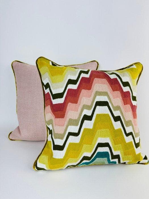 Pierre Frey “Fanfare Sorbet” - Coussin (2), Antiek en Kunst, Antiek | Tapijten, Tafelkleden en Textiel