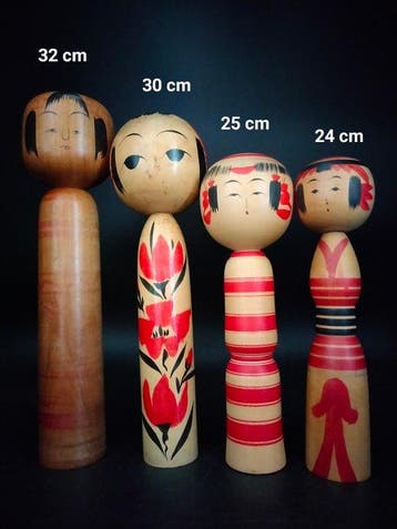 Beeldje (9) - Negen traditionele kokeshi in verschillende