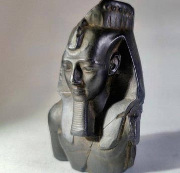 Figure - Pharaoh bust - Pierre