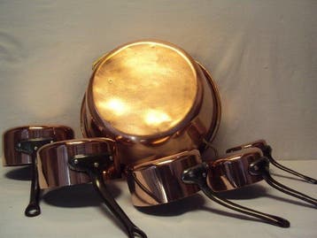 Magnifique lot 1 bassine a confiture et 5 casseroles -