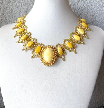 Collier plastron large avec ambre baltique naturelle - Ambre