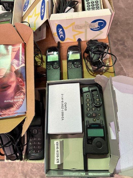 NEC Retro GSM collectie (15 stuks) – Ericsson, Siemens,, Games en Spelcomputers, Spelcomputers | Overige Accessoires
