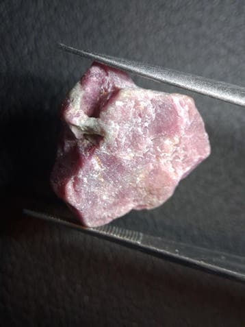 Natural Rough Ruby - 22.820 ct - natural ruby - heated, Verzenden