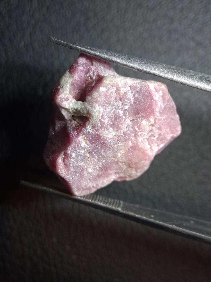 Natural Rough Ruby - 22.820 ct - natural ruby - heated, Bijoux, Sacs & Beauté, Accessoires Autre, Envoi