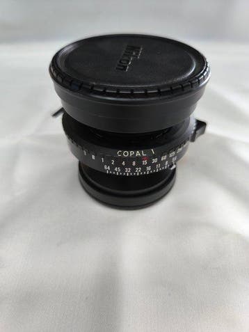 Nikon Nikkor-W 210mm F1:5.6 Lens in sluiter