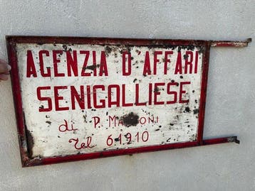 Vintage metalen uithangbord Agenzia dAffari Senigalliese, Antiek en Kunst