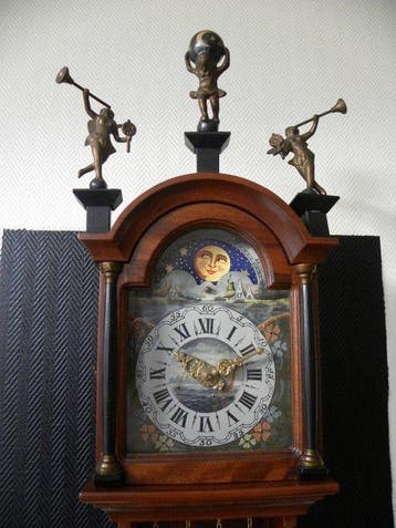 Horloge à queue frisonne - Bois, Cuivre, Verre - 1970-1980