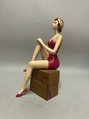Figurine - Dame in badpak - Polystone - pierre moulue avec