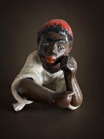 Beeldje - reclining child - Koud geverfd brons