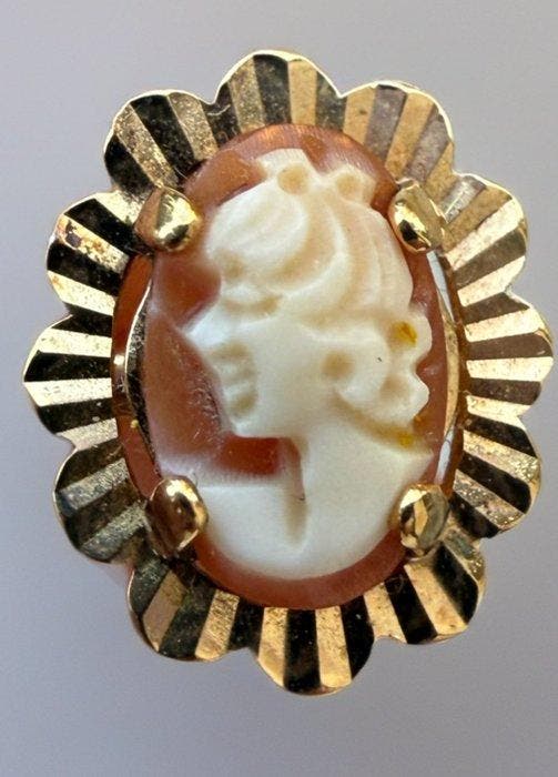 De Schaduw van Éléonore: heerlijk en mysterieus gouden ring,, Antiek en Kunst, Curiosa en Brocante