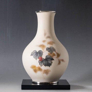 Vase à fleurs en émaillage cloisonné au motif floral par