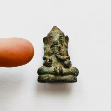 Oud-Indochinese Brons XS Zittende Ganesha op Troon Kralen, Antiek en Kunst