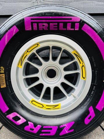 Wiel compleet met band - Pirelli - O.Z - Formule 1 Pirelli, Nieuw