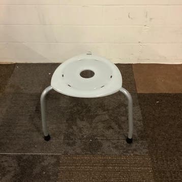 ahrend 262 werkkruk, drie poots zonder wielen, zith. 40 cm,, Gebruikt