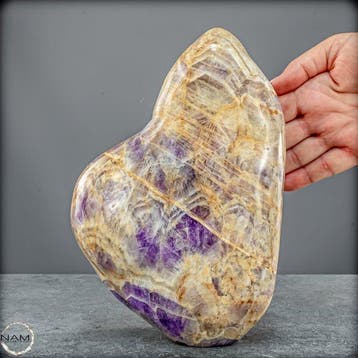 Natuurlijke Chevron-amethyst vrijvorm – markante tekening &, Verzamelen, Mineralen en Fossielen