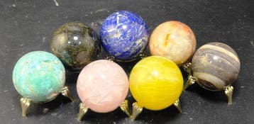 Genezende stenen: lapis lazuli, calciet, Labradoriet,