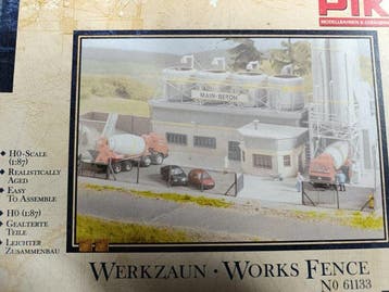 Piko H0 - 61115 ; 61133 - Modeltreingebouwen (2), Hobby en Vrije tijd, Nieuw