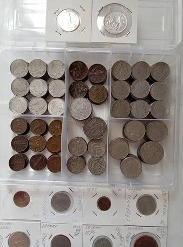 Italië. N. 300 Monete R. It. di cui N. 2 Monete in Argento e