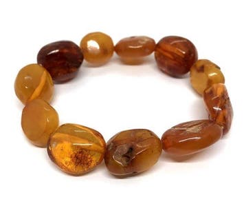 Murmures de la côte baltique : Bracelet ancien et vintage au