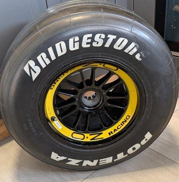 Pneu complet sur la roue (1) - OZ Racing Bridgestone Potenza