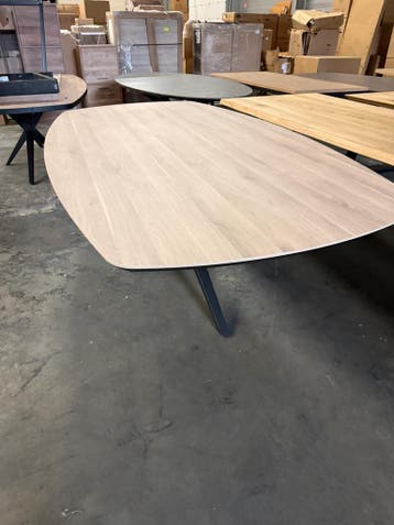 Wellington tafel, fresh oak (nieuw, outlet), Huis en Inrichting, Tafels | Eettafels, Nieuw, Overige materialen