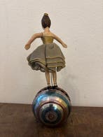 Sigi - Jouet en étain - Ballerina On Ball - 1940-1950