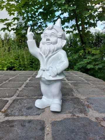 Beeld, naughty white gnome with middle finger - 30 m -