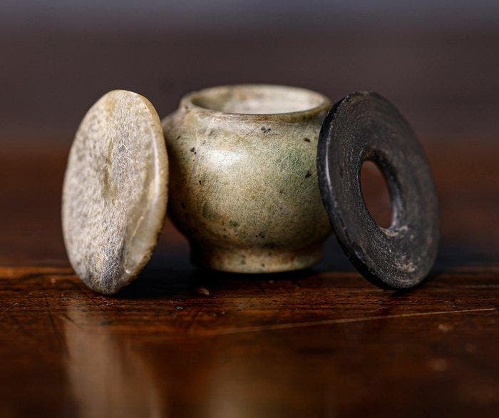 Oud-Egyptisch Extreem zeldzaam drievoudig offervat in, Verzamelen, Mineralen en Fossielen