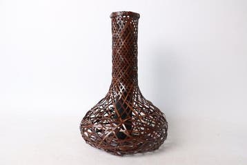Traditioneel Japans ‘Hanakago’ – elegante kraanenhals-vorm