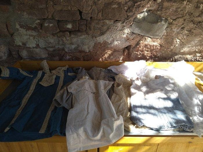 Divers - Pop Lot de 7 vêtements de style ou ancien pour, Antiek en Kunst, Antiek | Speelgoed