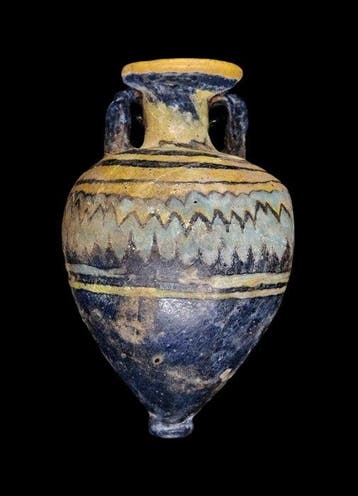 Oud-Egyptisch - Amphoriskos van glas vervaardigd volgens