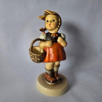 Goebel - Beeldje - Hummel #96 - Little Shopper - TMK3 -
